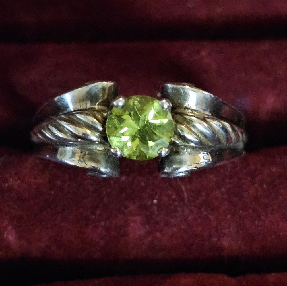 Genuine Peridot Sterling Silver Ring Size 8 1/2
